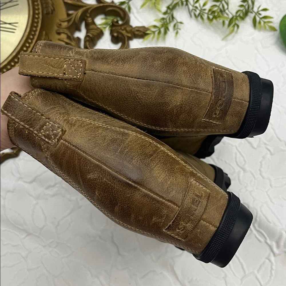 Sorel worn handful
